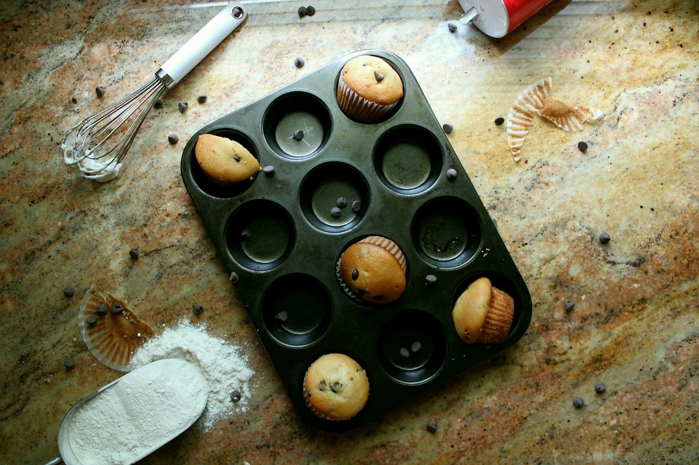 Bakes in a black silicone mould